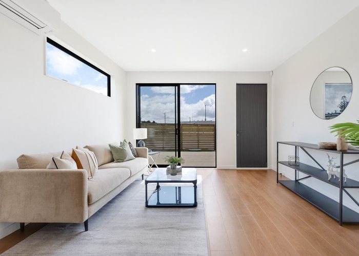  at 8/57 Tahetoka Street, Westgate, Waitakere City, Auckland