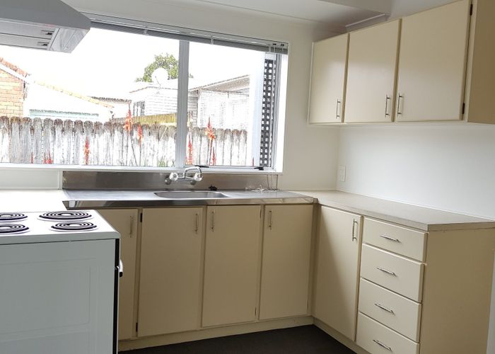  at 2/25 Oakley Ave, Waterview, Auckland City, Auckland