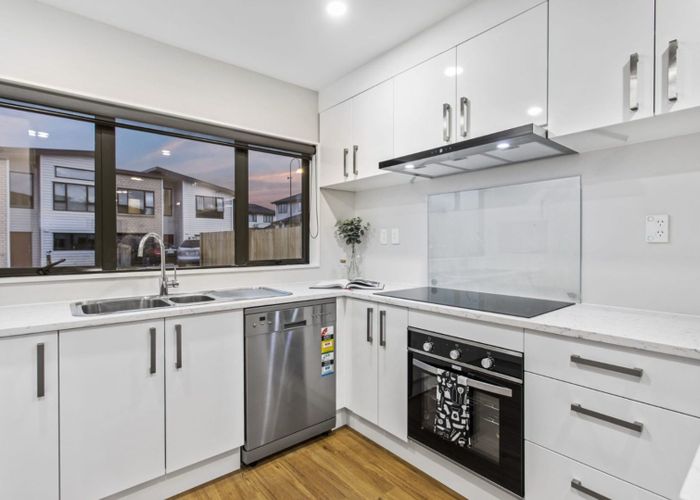  at 18 New  Millcroft Lane, Ranui, Waitakere City, Auckland