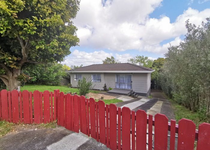  at 44 Cedar Heights Ave, Massey, Waitakere City, Auckland