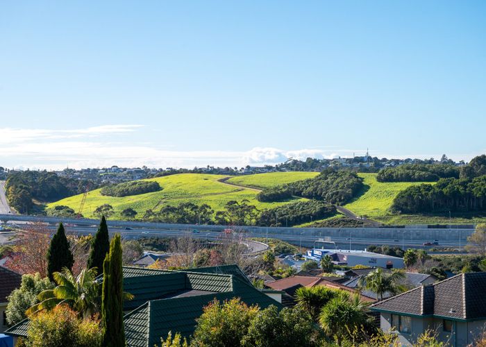  at 9 Houhere Close, Albany, Auckland