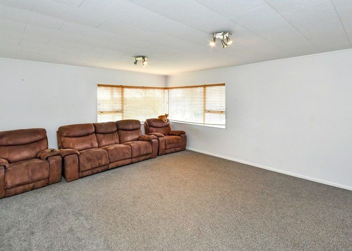  at 15 Lowburn Place, Clover Park, Manukau City, Auckland