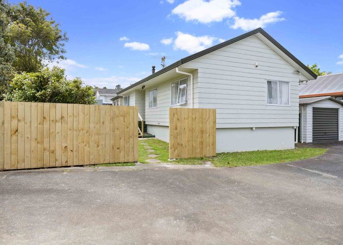  at 1/6 De Quincey Terrace, Highland Park, Auckland