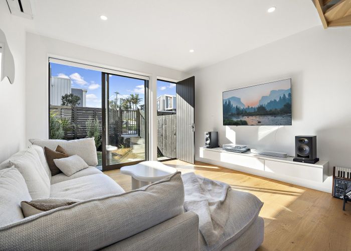 at 12/82 East Coast Road, Milford, North Shore City, Auckland