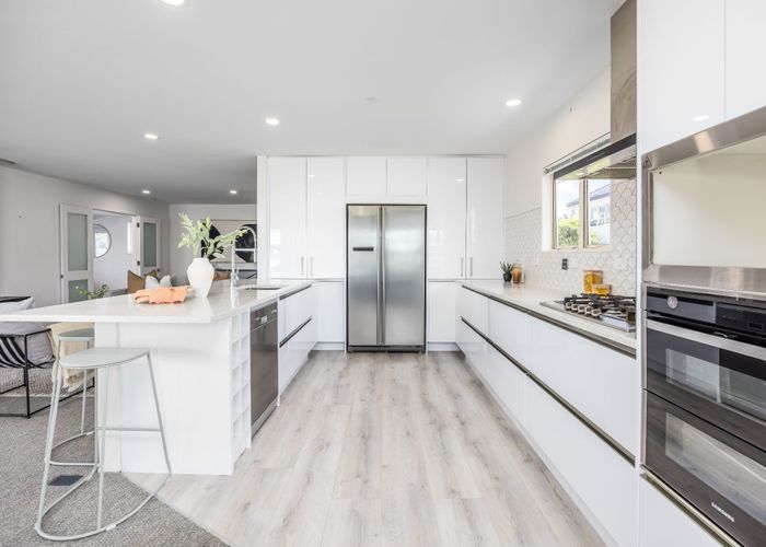  at 4 Ellangowan Road, Waiake, North Shore City, Auckland