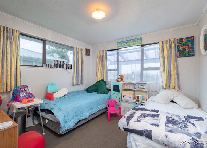  at 10 Somerset Place, Cannons Creek, Porirua