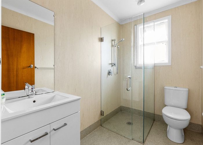  at 2/122 Victoria Avenue, Hokowhitu, Palmerston North, Manawatu / Whanganui