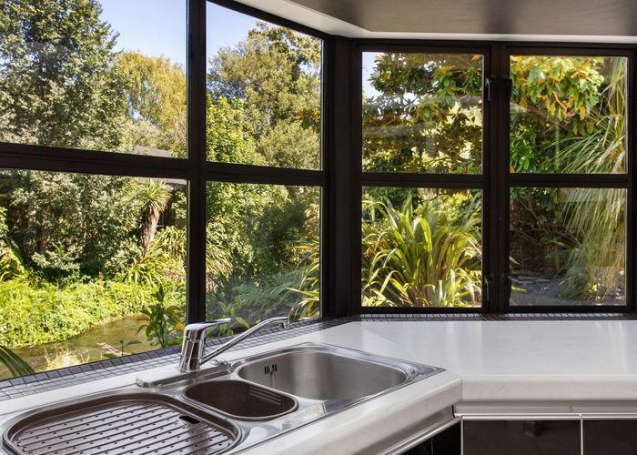  at 5 Wood Lane, Fendalton, Christchurch City, Canterbury