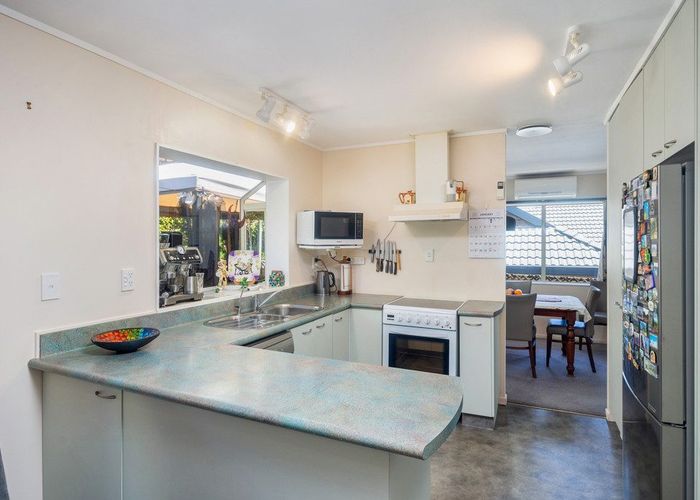  at 10 Davern Lane, New Lynn, Auckland