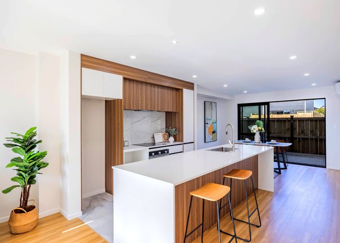  at 52 Adamson Road, Flat Bush, Manukau City, Auckland