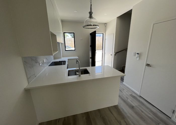  at 5/241 Don Buck Road, Massey, Waitakere City, Auckland