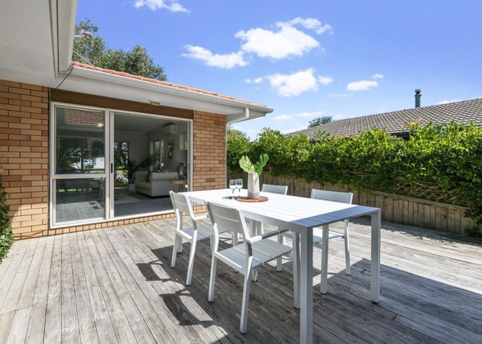  at 20 Amherst Place, Albany, Auckland