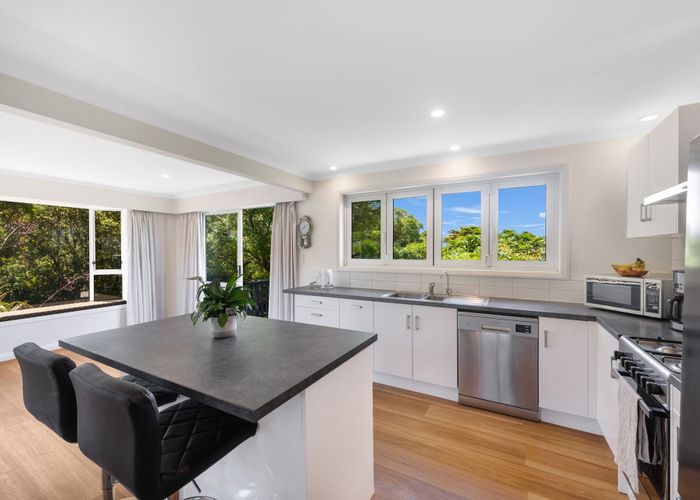  at 4 Pekanga Road, Normandale, Lower Hutt, Wellington