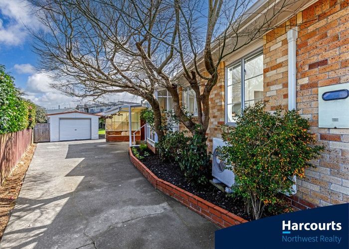  at 4 Barberry Lane, Te Atatu Peninsula, Auckland