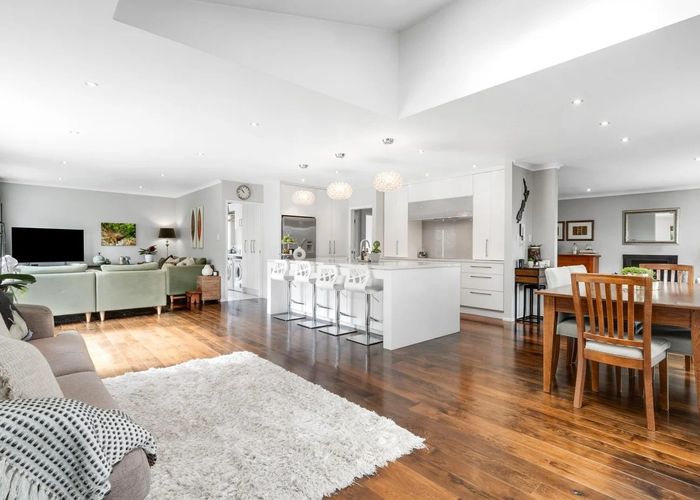  at 11 Holly Way, Sunnyhills, Auckland