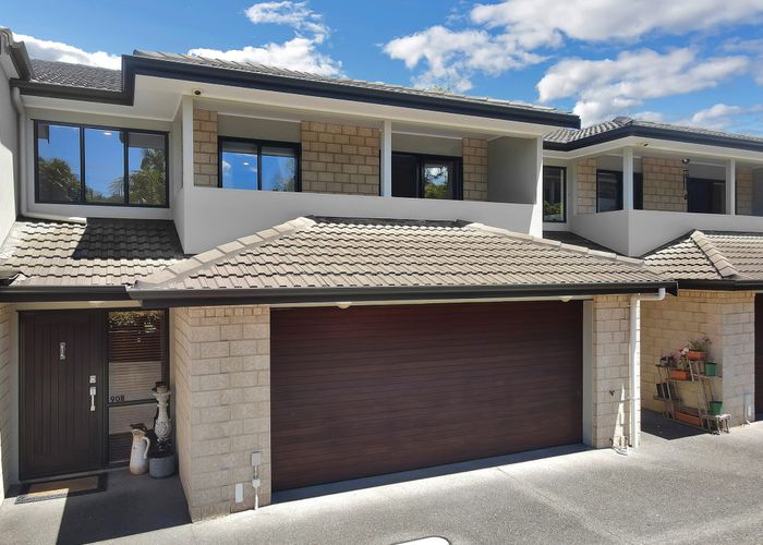  at 2/90 Albany Highway, Greenhithe, Auckland