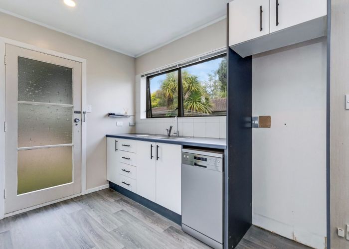  at 2/11 Beaumaris Way, Conifer Grove, Takanini