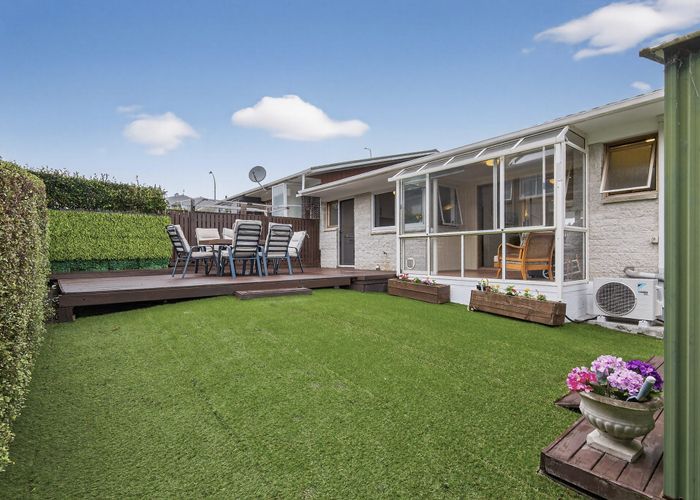  at 2/72 Evelyn Road, Cockle Bay, Manukau City, Auckland