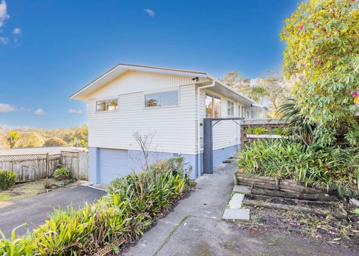  at 31 Domain Road, Glenfield, Auckland