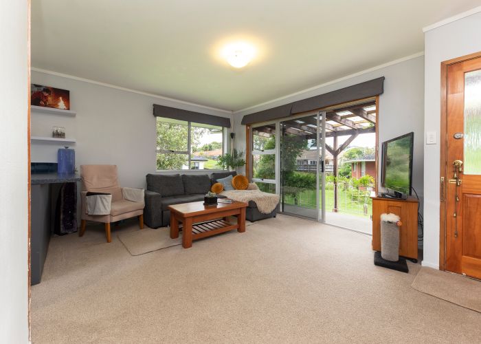  at 2/57 Fruitvale Road, New Lynn, Auckland