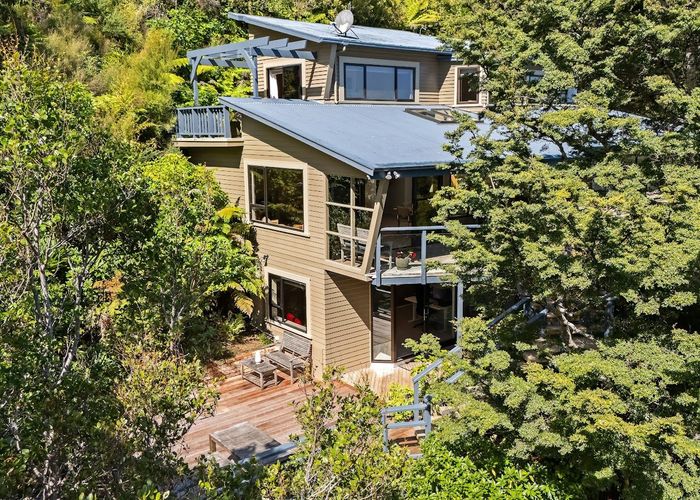  at 136 Cheviot Road, Lowry Bay, Eastbourne, Lower Hutt, Wellington