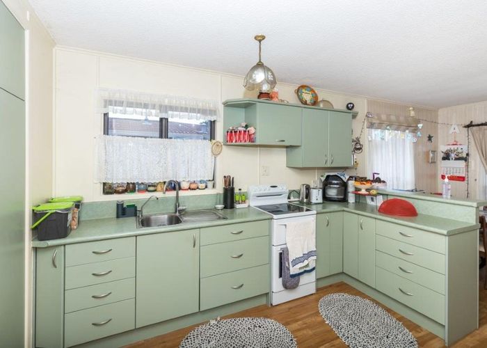  at 64 Pine Avenue, Melville, Hamilton