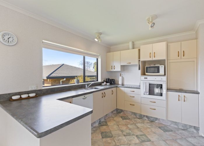  at 2/16 Sandel Rise, Merrilands, New Plymouth, Taranaki