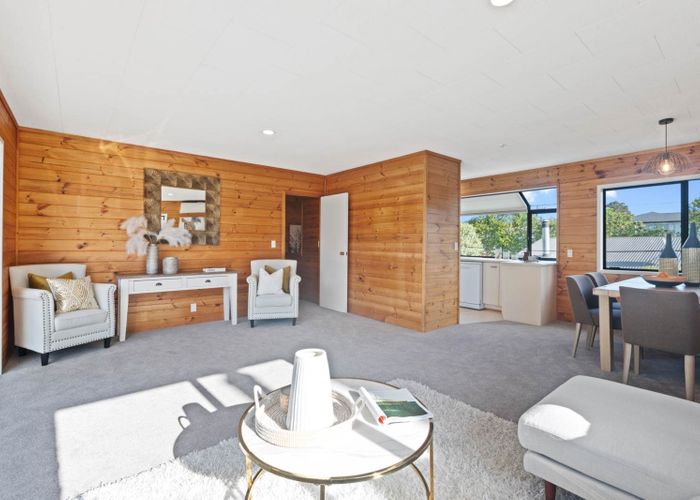  at 2/15 Glenvar Road, Torbay, North Shore City, Auckland