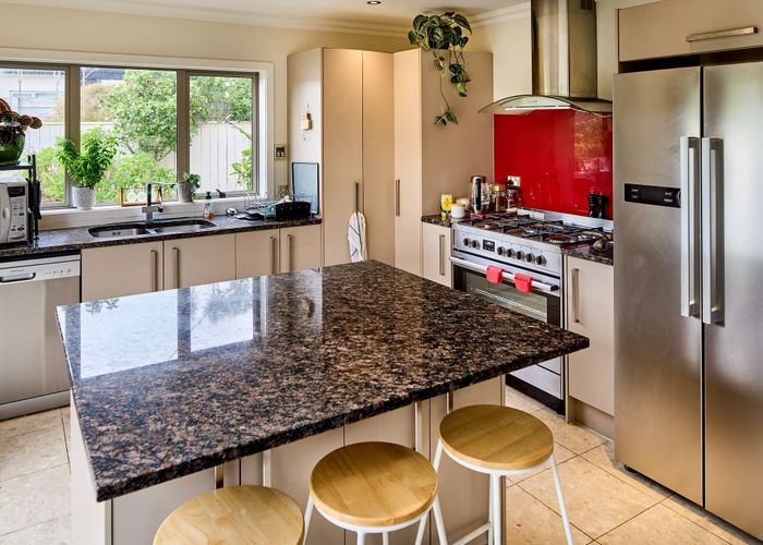  at 31 Sumner Terrace, Aotea, Porirua, Wellington