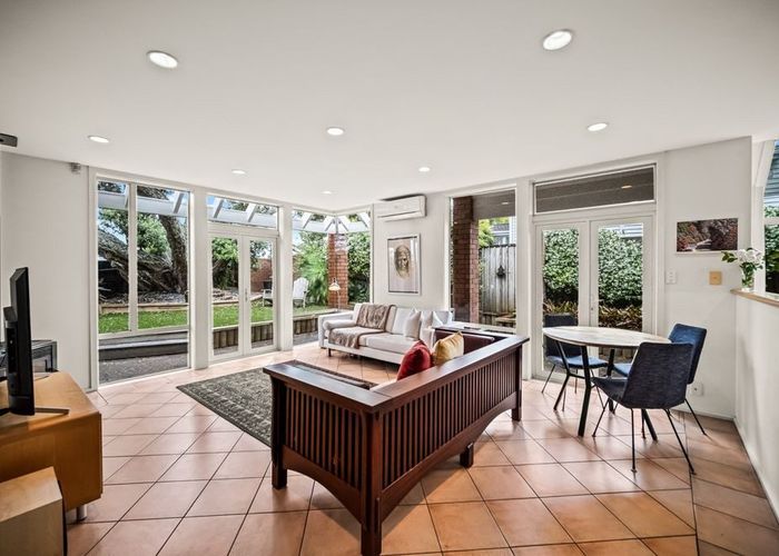  at 24 Wright Road, Point Chevalier, Auckland