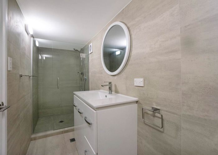  at 354A Glenfield Road, Glenfield, North Shore City, Auckland