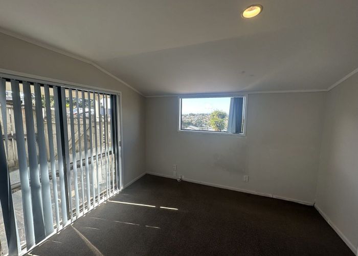  at 2/92 Manuka Road, Glenfield, North Shore City, Auckland
