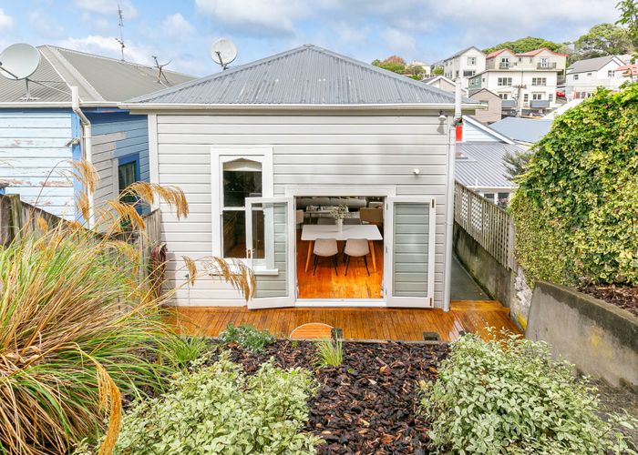  at 32 Rolleston Street, Mount Cook, Wellington