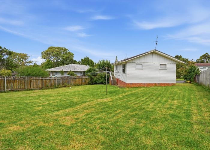  at 7 Verena Place, Green Bay, Waitakere City, Auckland