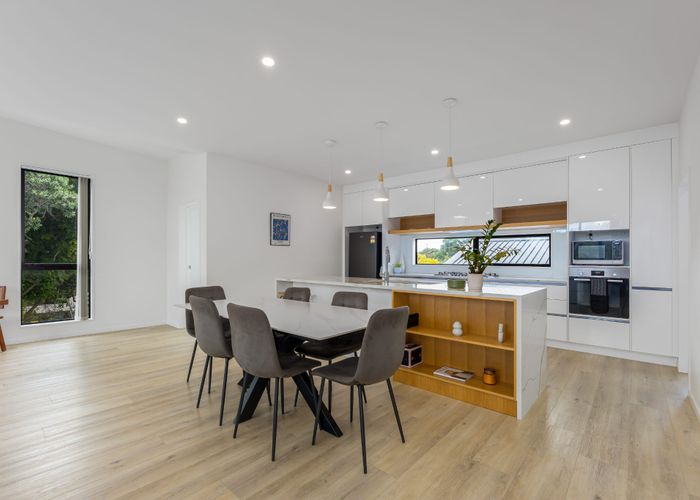  at 5 Merton Avenue, Glenfield, North Shore City, Auckland