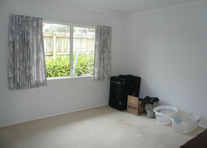  at 2/7 West Fairway, Golflands, Manukau City, Auckland