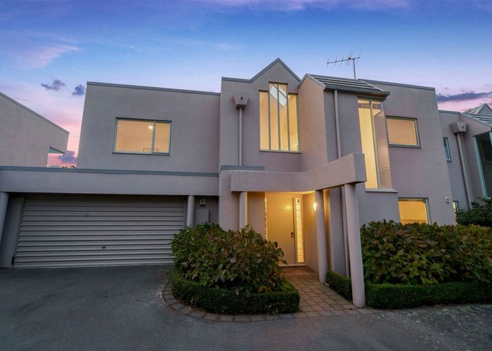  at 2/110 Nayland Street, Sumner, Christchurch