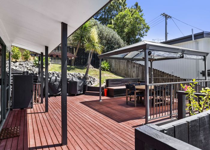  at 2/83 Vandeleur Avenue, Birkdale, Auckland