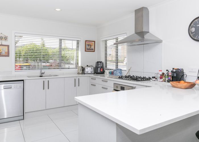  at 2 Blackwood Crescent, Glenview, Hamilton