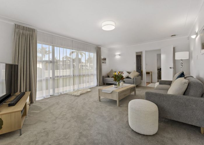  at 10 Fratley Avenue, Farm Cove, Auckland