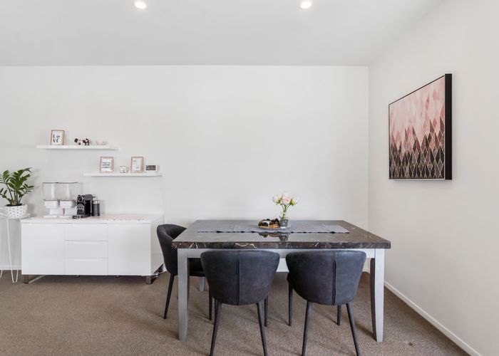  at 8 Twin Parks Rise, Papakura, Papakura