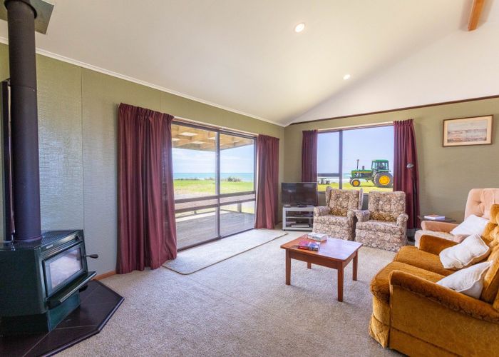  at 54 Akitio Esplanade, Ākitio, Pongaroa