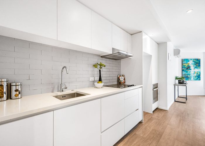  at 5/108-112 Unsworth Drive, Unsworth Heights, North Shore City, Auckland