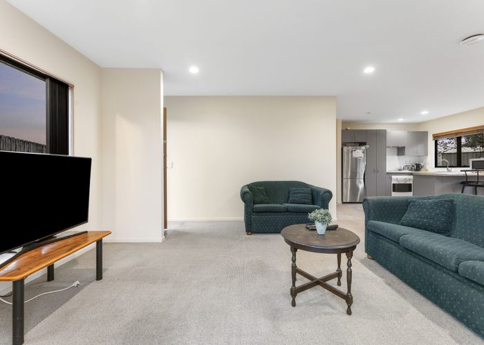  at 6 Loughinisland Place, Weymouth, Manukau City, Auckland