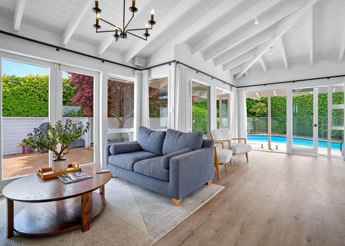  at 7 Parr Terrace, Castor Bay, North Shore City, Auckland