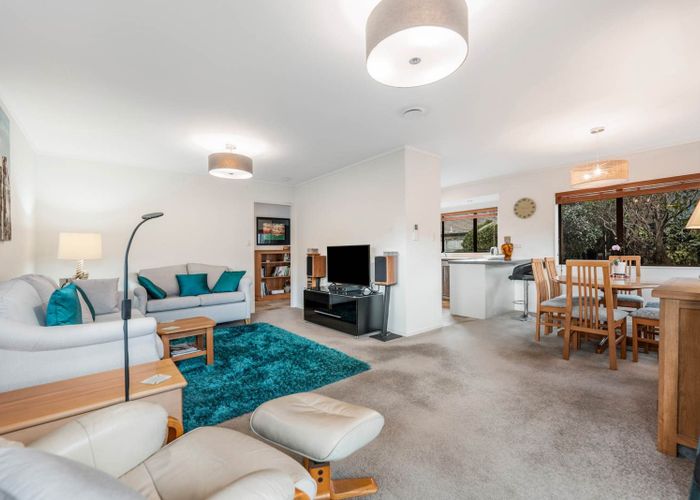  at 2/79 Mirrabooka Avenue, Botany Downs, Manukau City, Auckland