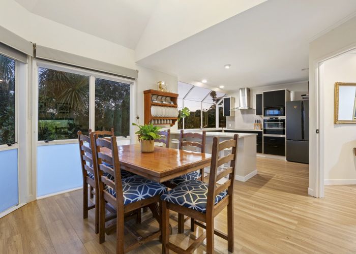  at 2/992 Beach Road, Torbay, Auckland
