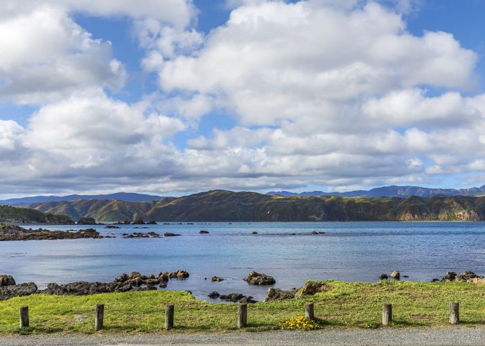  at 118 Breaker Bay Road, Breaker Bay, Wellington
