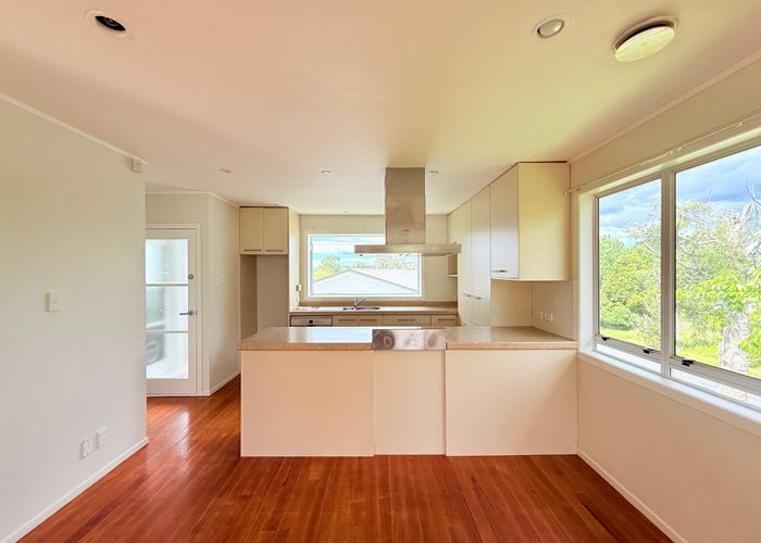  at 4 La Trobe Street, Pakuranga Heights, Manukau City, Auckland