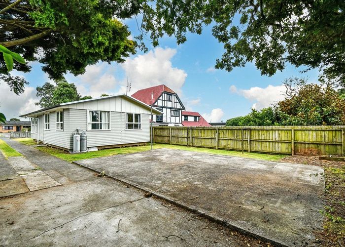  at 15 Racecourse Road, Waiuku, Waiuku